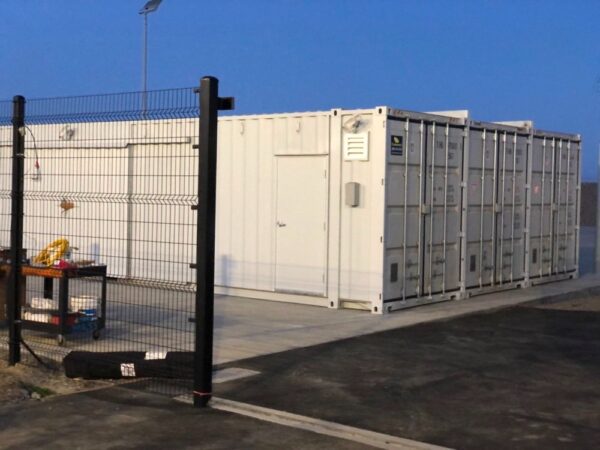 Conjoined Shipping Containers for Sale - Image 5